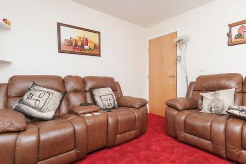 2 bedroom flat to rent, 1215L – Ferry Gait Crescent, Edinburgh, EH4 4GR