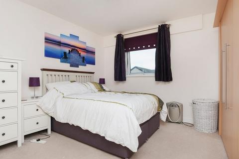 2 bedroom flat to rent, 1215L – Ferry Gait Crescent, Edinburgh, EH4 4GR