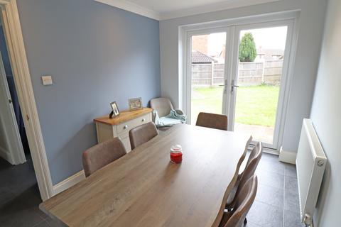 25 Ark Avenue, Grays, RM16 6QR