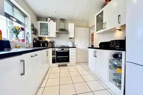 4 bedroom detached house for sale, Farm Close, Hengoed CF82