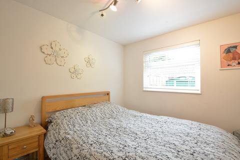 1 bedroom flat to rent, Shaw Drive, WALTON-ON-THAMES, KT12