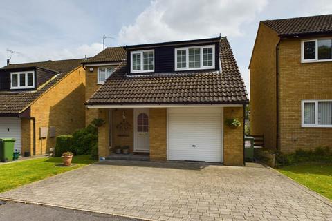 4 bedroom detached house for sale, Cardy Road, Boxmoor