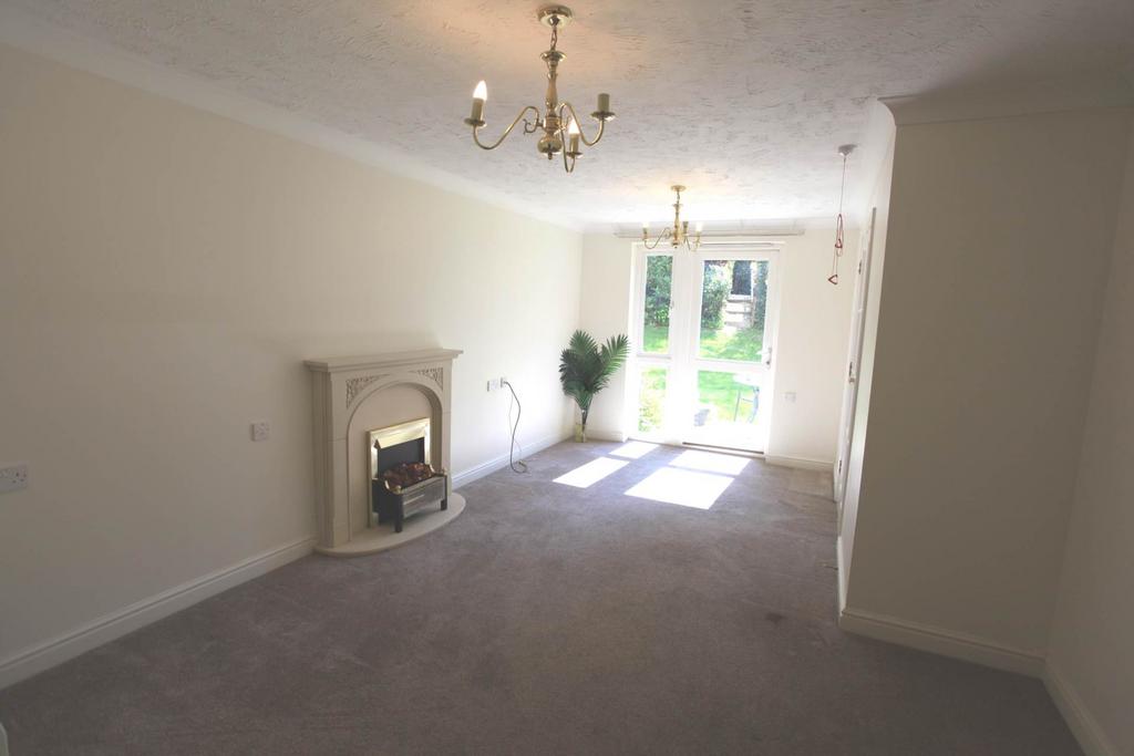 Potters Court, Potters Bar 1 bed flat £1,200 pcm (£277 pw)