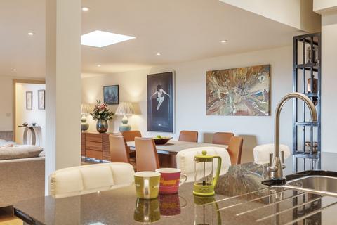 2 bedroom penthouse for sale, Kings Drive, Midhurst, GU29