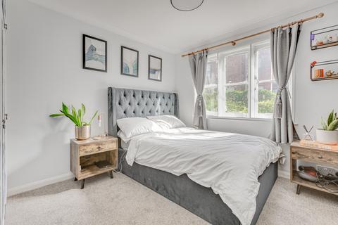 1 bedroom flat for sale, British Grove South, London