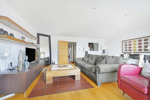 2 bedroom flat to rent, Benbow House, 24 New Globe Walk, London
