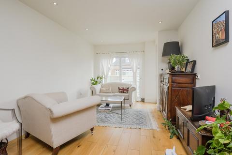 2 bedroom flat for sale, Saffron House, 7 Woodman Mews, Richmond, Surrey