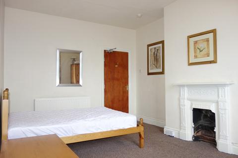 1 bedroom flat to rent, Bingley Road, Saltaire, Bradford, BD18