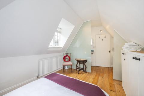 3 bedroom mews to rent, Perrins Walk, Hampstead, London