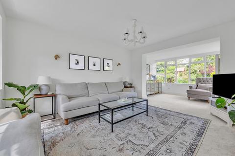 6 Highwoods, Leatherhead, KT22 8RR