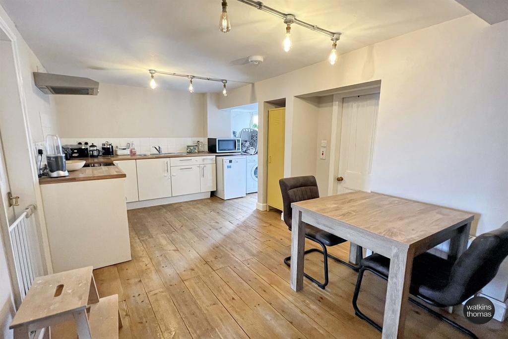 Open plan kitchen di