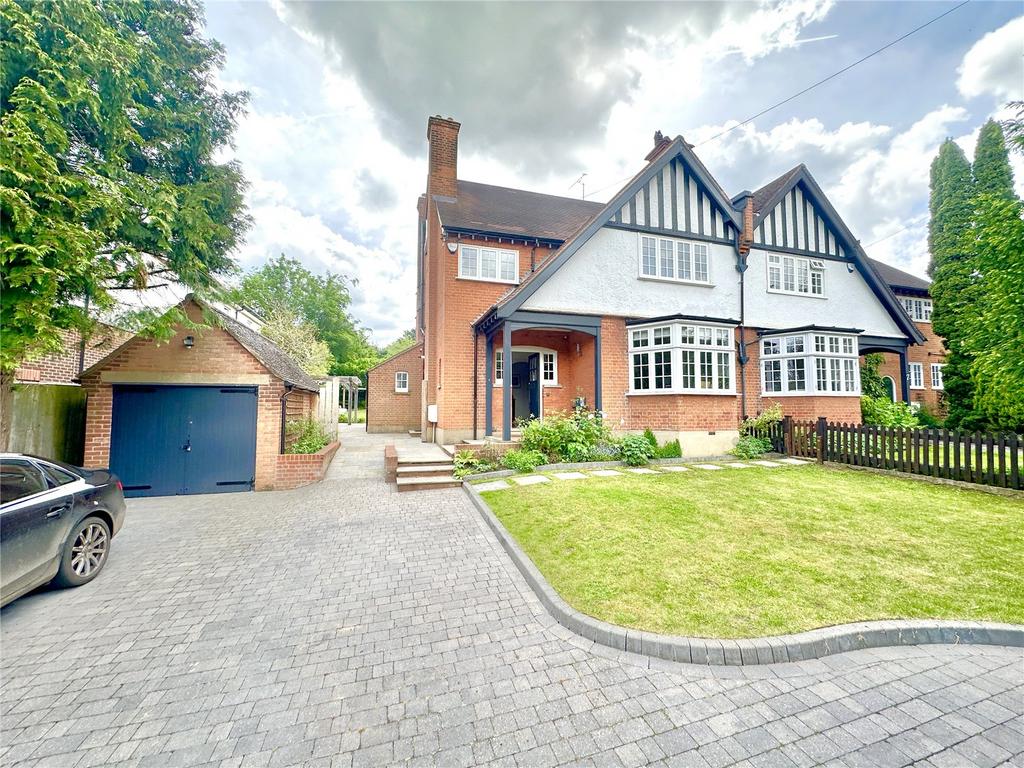 Aldenham Avenue, Radlett... 5 bed semidetached house to rent £5,000