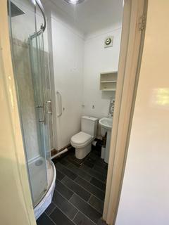 1 bedroom in a house share to rent, Hendon Lane, London N3