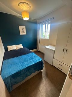 1 bedroom in a house share to rent, Oakleigh Road North, London N20