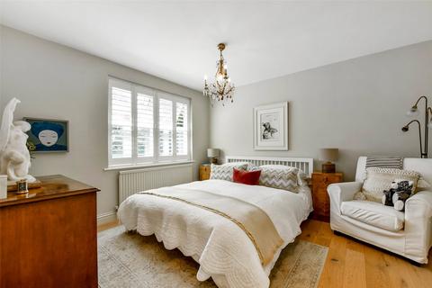 16 Agars Place, Datchet, Slough, SL3 9AH