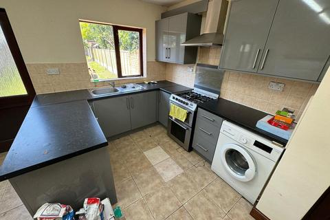 3 bedroom semi-detached house to rent, Springwell Road, Hounslow, TW5