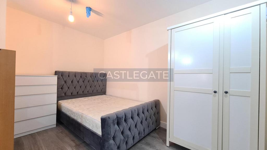 Westgate Apartments, Room 10, Temple Close, Hudder