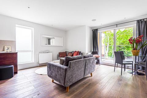 2 bedroom flat for sale, Berwick Close, Uxbridge Road, Ealing