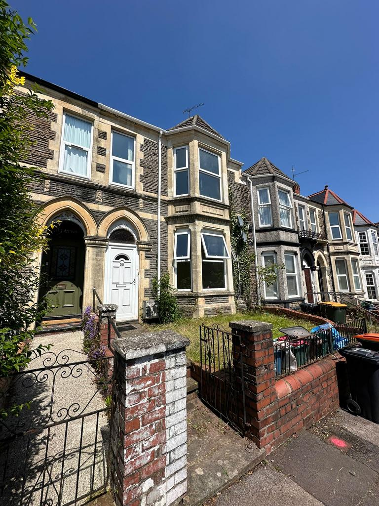 Risca Road, Newport NP20 3 bed terraced house to rent £1,100 pcm (£