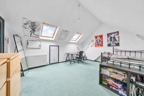 102 Perry Hill, London, SE6 4EY