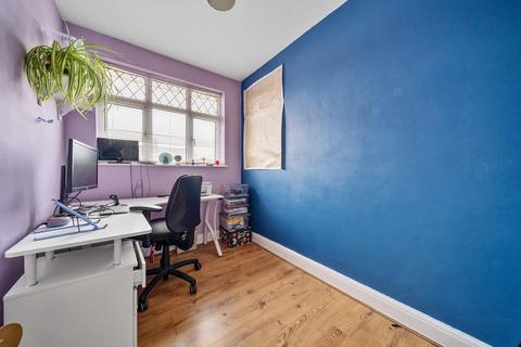 102 Perry Hill, London, SE6 4EY