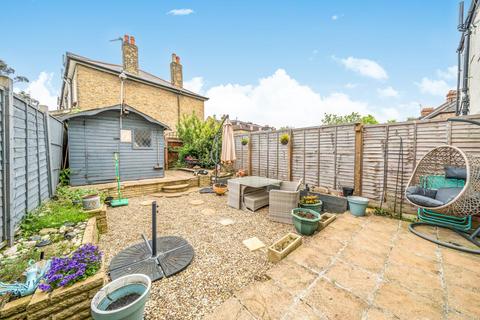 102 Perry Hill, London, SE6 4EY