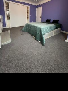 1 bedroom in a house share to rent, The Heights, Northolt UB5