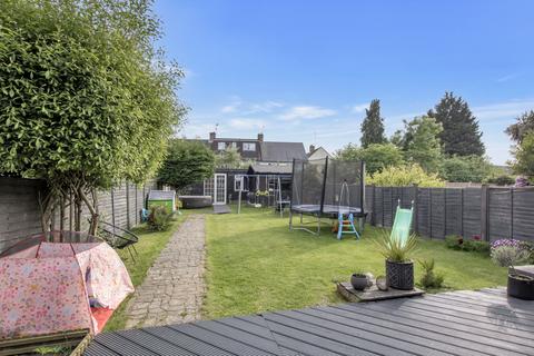 32 Barnfield Road, Crawley, RH10 8HQ