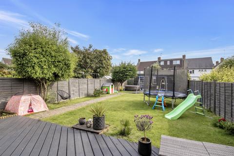 32 Barnfield Road, Crawley, RH10 8HQ