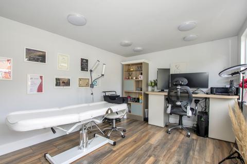 32 Barnfield Road, Crawley, RH10 8HQ