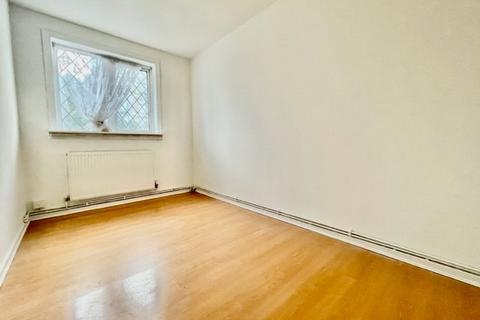 3 bedroom terraced house to rent, Hanover Park, London SE15
