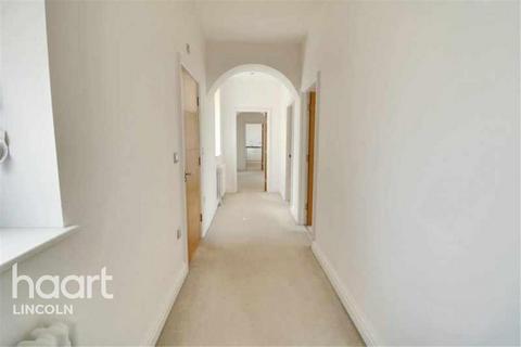 2 bedroom flat to rent, Barnard House, Bracebridge Heath