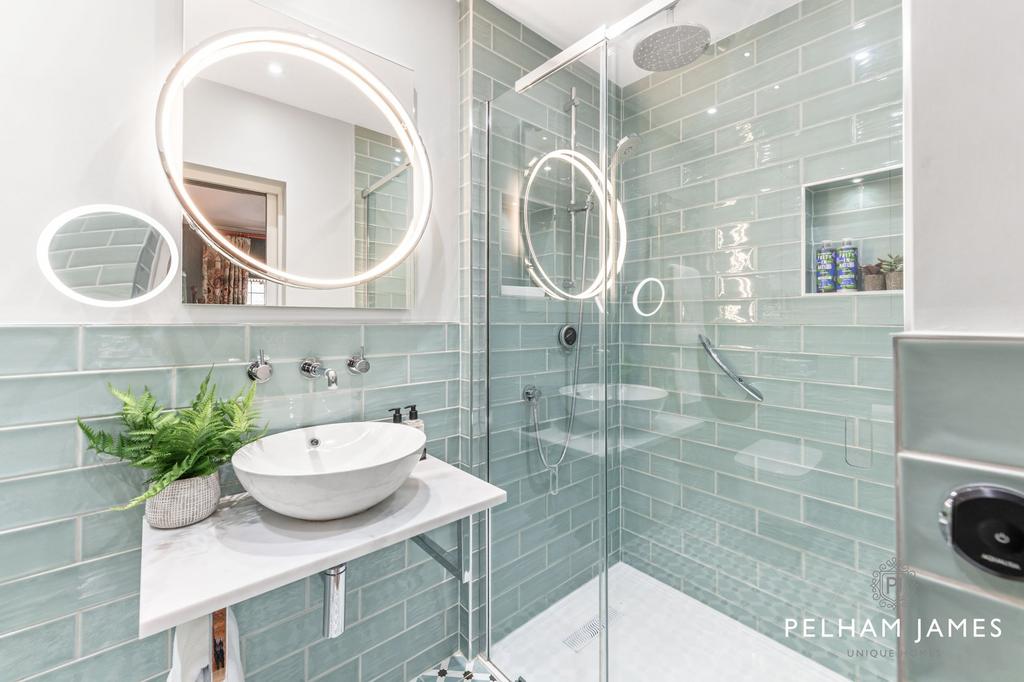 Principal En Suite, West House, Wothorpe