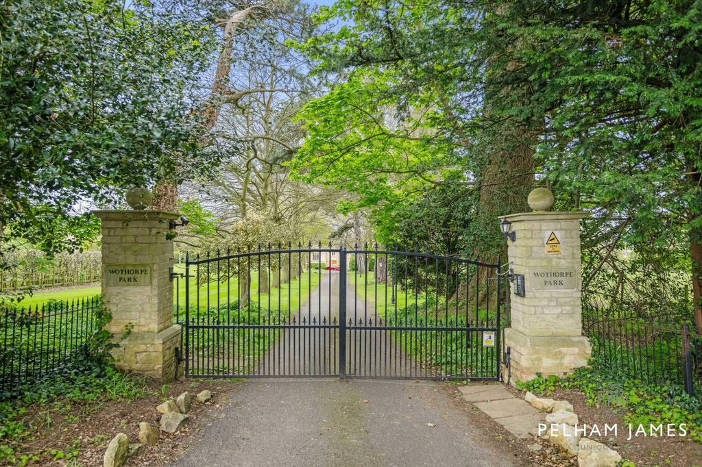 Gated, Private Access, West House, Wothorpe