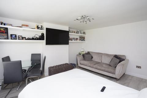2 bedroom maisonette for sale, Forest Walk, Bushey, Hertfordshire, WD23