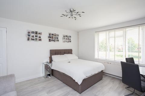 2 bedroom maisonette for sale, Forest Walk, Bushey, Hertfordshire, WD23