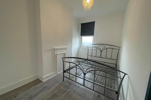 4 bedroom maisonette to rent, Homerton High Street, Hackney - E9