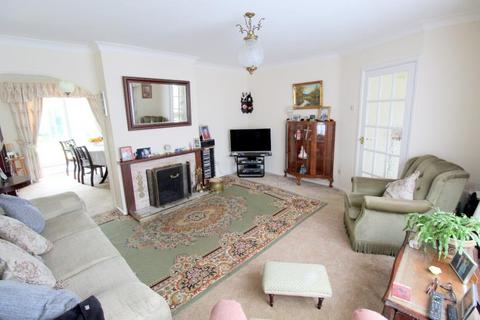 3 bedroom detached house for sale, Long Drive, Burnham