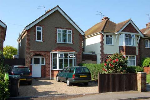 1 bedroom in a house share to rent, ADDLESTONE