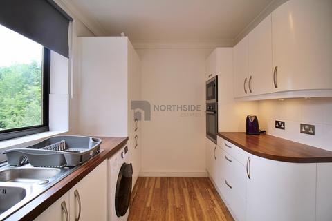 2 bedroom flat to rent, Spencer Close, London