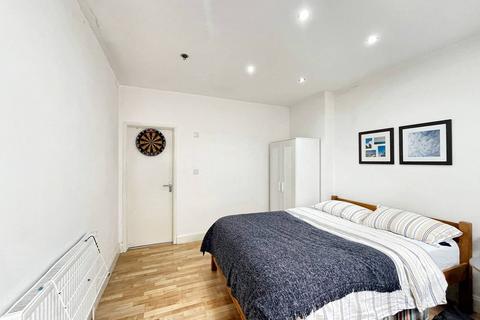 1 bedroom house to rent, Rosebank Gardens North, London E3