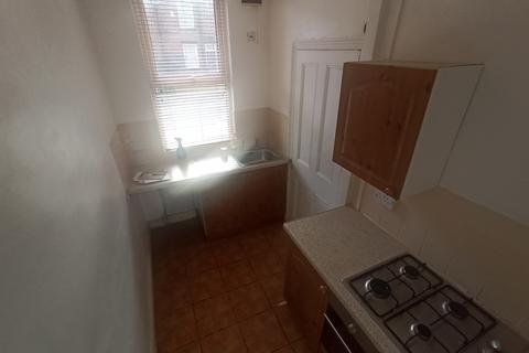 2 bedroom terraced house to rent, Leeds LS11