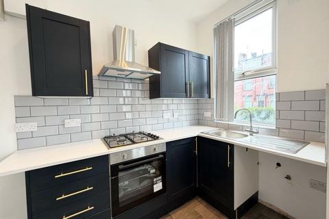 2 bedroom terraced house to rent, Leeds LS11