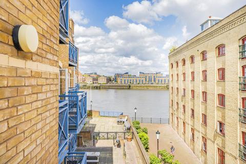 2 bedroom flat for sale, King & Queen Wharf, Rotherhithe Street, Surrey Quays