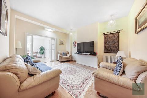 4 bedroom terraced house for sale, Middlefield Gardens, GANTS HILL, IG2