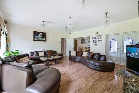 6 bedroom bungalow for sale, St Bernard's Road, Langley, Slough, SL3