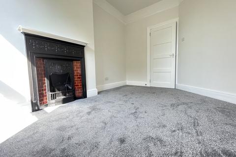 1 bedroom flat to rent, Top Flat Woodlands Road, Harrow HA1