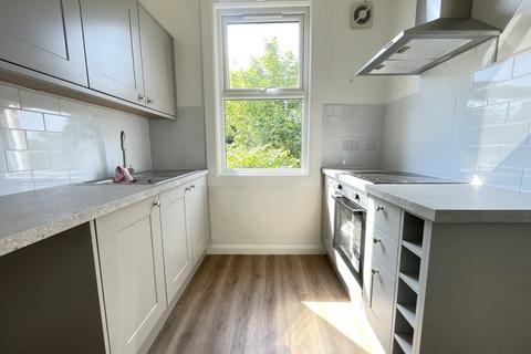1 bedroom flat to rent, Top Flat Woodlands Road, Harrow HA1