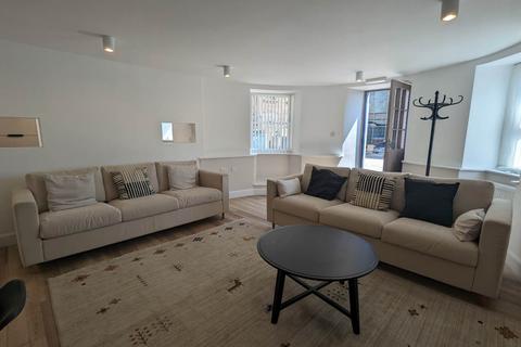 2 bedroom flat to rent, 138 (Basement Flat) Nethergate, ,