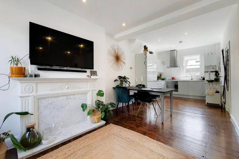 2 bedroom maisonette to rent, Victoria Park Road, Victoria Park, London, E9